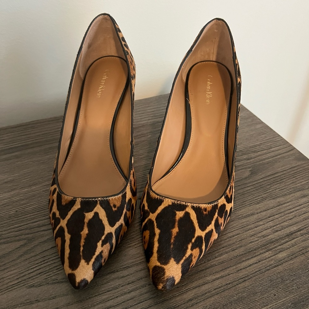 Calvin Klein haircalf leopard heels